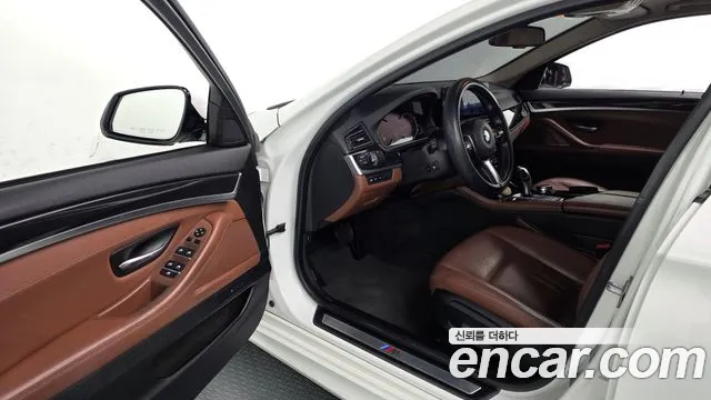BMW 5-Series 2016 thumb 10