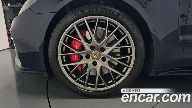 Porsche Panamera 2021 thumb 4