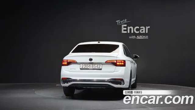 Volkswagen Jetta 2023 thumb 3