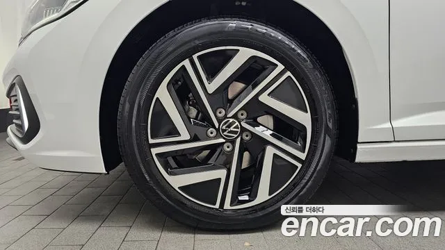 Volkswagen Jetta 2023 thumb 4