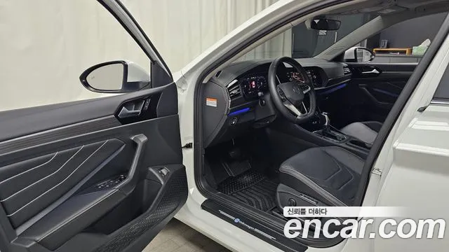 Volkswagen Jetta 2023 thumb 9