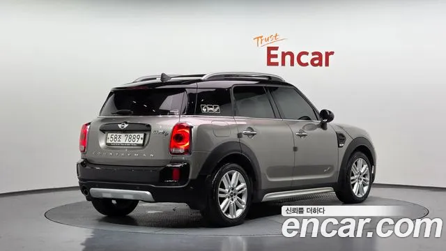 MINI Countryman 2018 thumb 2