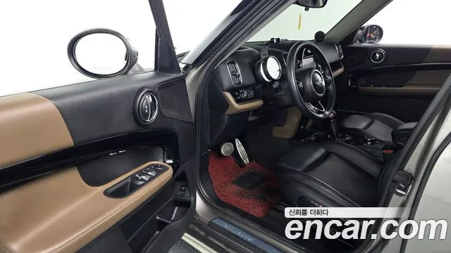 MINI Countryman 2018 thumb 10