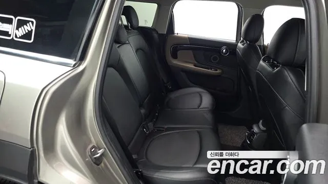 MINI Countryman 2018 thumb 11