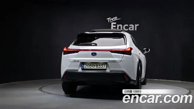 Lexus UX 2021 thumb 4