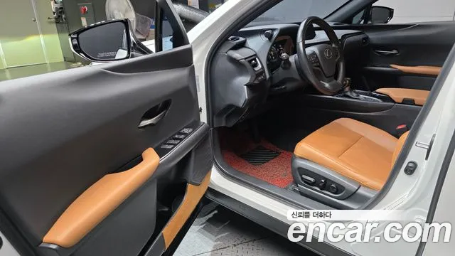 Lexus UX 2021 thumb 10