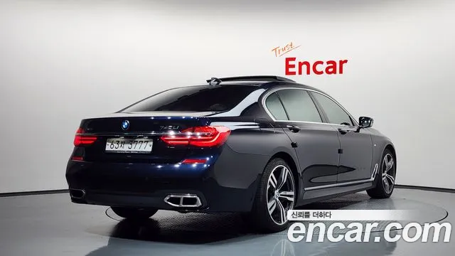 BMW 7-Series 2019 thumb 2