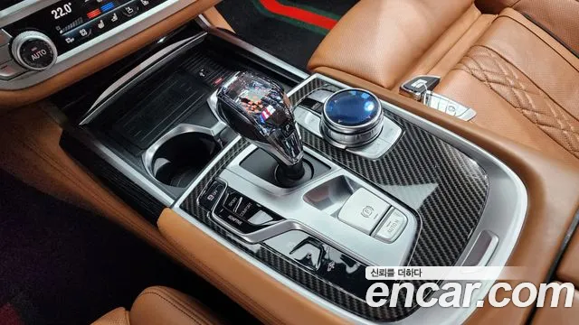 BMW 7-Series 2019 thumb 9