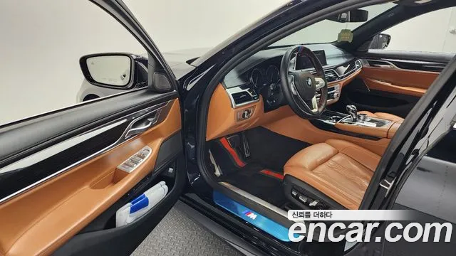BMW 7-Series 2019 thumb 10