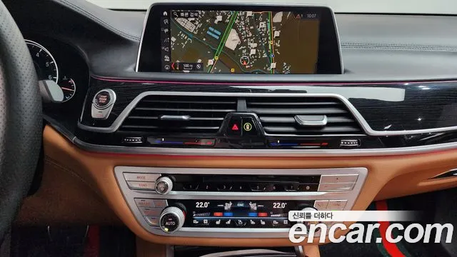 BMW 7-Series 2019 thumb 12