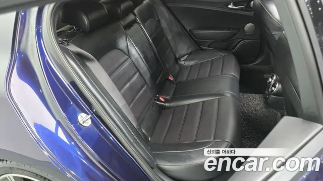 Kia Stinger 2018 thumb 11