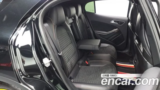 Mercedes-Benz GLA 2018 thumb 10