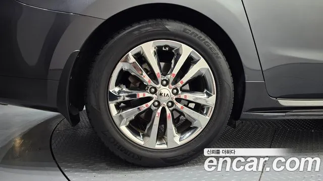 Kia Carnival 2015 thumb 5