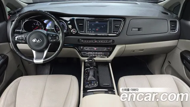 Kia Carnival 2015 thumb 7