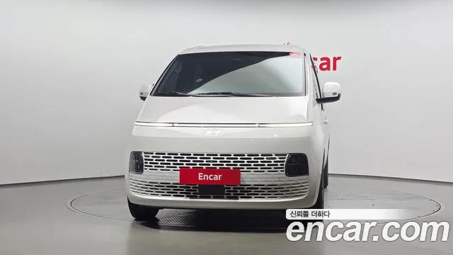 Hyundai Staria 2024 thumb 3