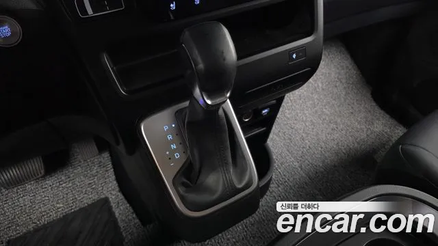 Hyundai Staria 2024 thumb 9