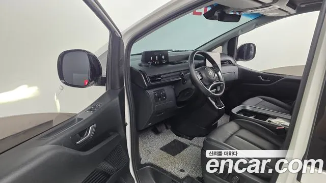 Hyundai Staria 2024 thumb 10
