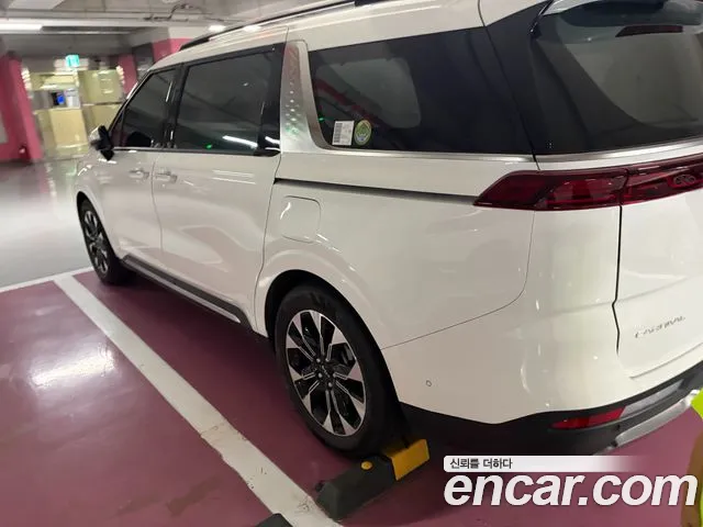 Kia Carnival 2023 thumb 2