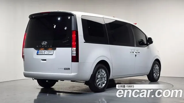 Hyundai Staria 2026 thumb 2