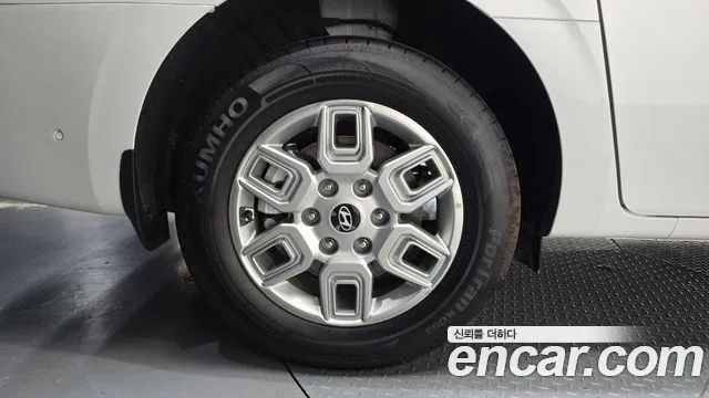 Hyundai Staria 2026 thumb 5