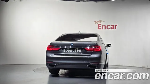 BMW 7-Series 2015 thumb 4