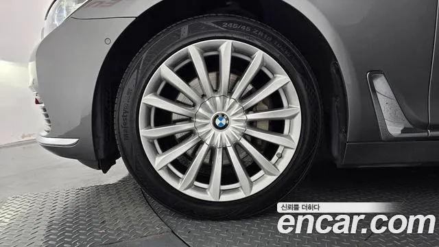 BMW 7-Series 2015 thumb 5