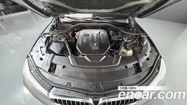 BMW 7-Series 2015 thumb 6