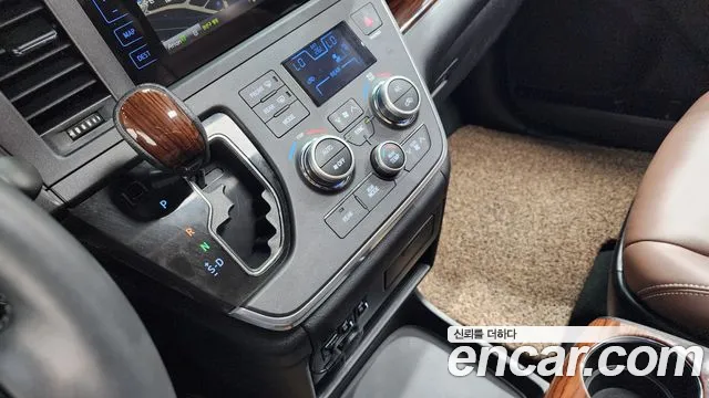 Toyota Sienna 2017 thumb 9