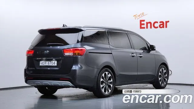 Kia Carnival 2017 thumb 2