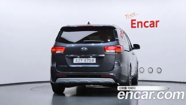 Kia Carnival 2017 thumb 4