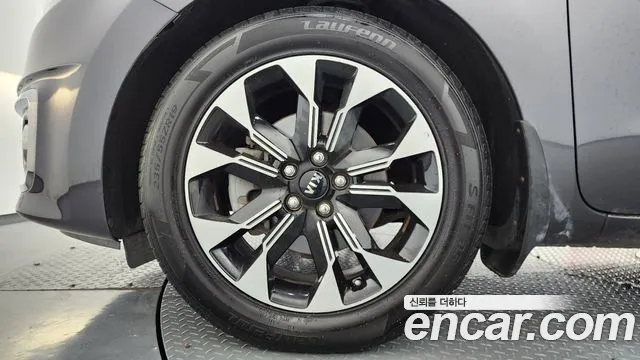 Kia Carnival 2017 thumb 5