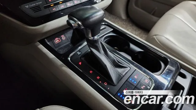 Kia Carnival 2017 thumb 9