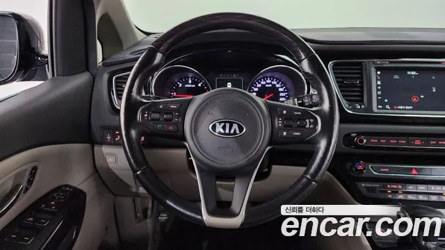 Kia Carnival 2017 thumb 12