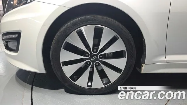 Kia K5 2010 thumb 5