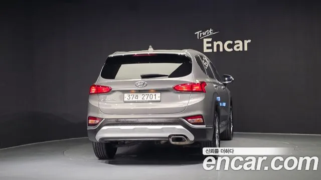 Hyundai Santa Fe 2019 thumb 4