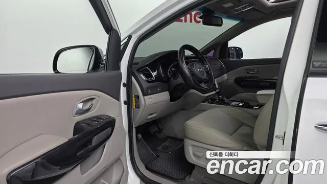 Kia Carnival 2014 thumb 12