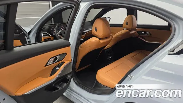 BMW 3-Series 2025 thumb 11
