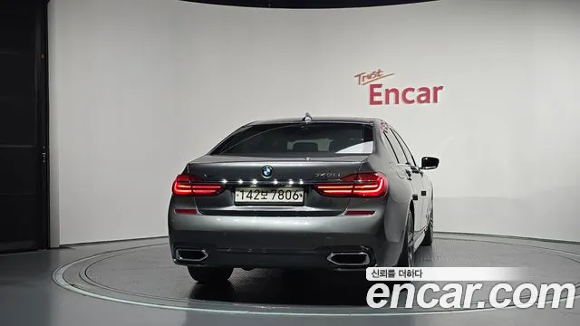 BMW 7-Series 2017 thumb 4