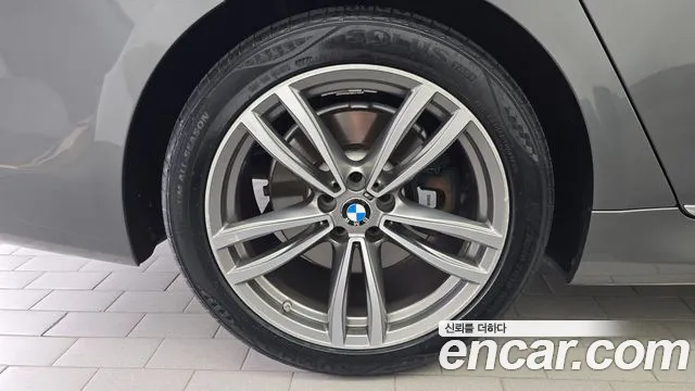 BMW 7-Series 2017 thumb 5