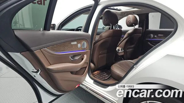 Mercedes-Benz E-Класс 2017 thumb 12