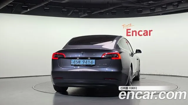 Tesla Model 3 2020 thumb 4