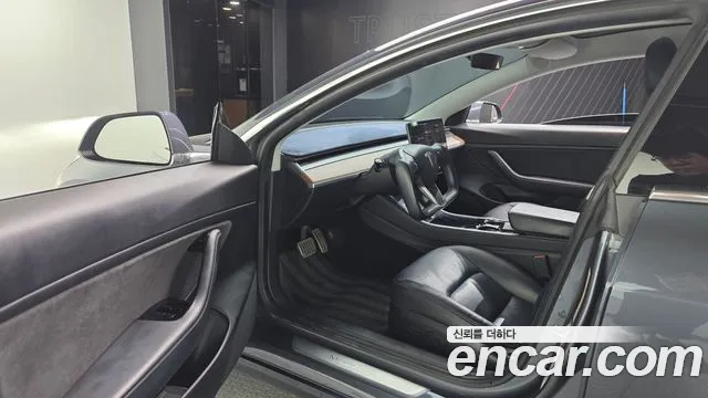 Tesla Model 3 2020 thumb 10