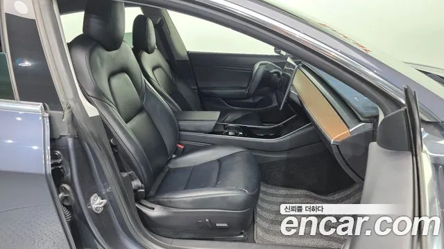 Tesla Model 3 2020 thumb 11