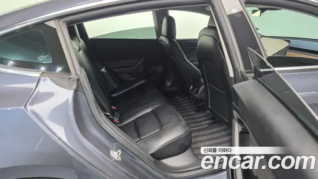 Tesla Model 3 2020 thumb 12