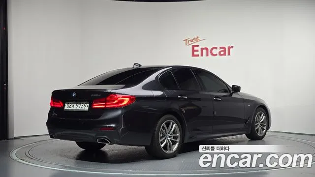 BMW 5-Series 2017 thumb 2