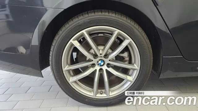 BMW 5-Series 2017 thumb 5