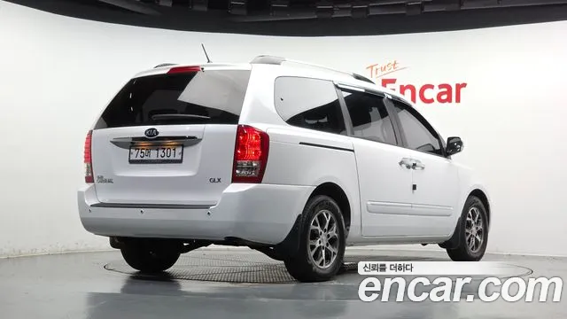 Kia Carnival 2013 thumb 2