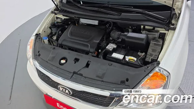 Kia Carnival 2013 thumb 6
