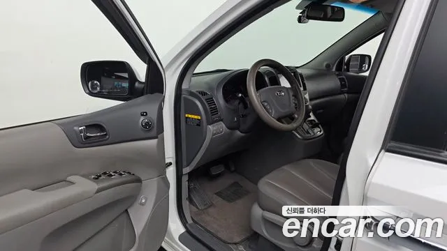Kia Carnival 2013 thumb 10