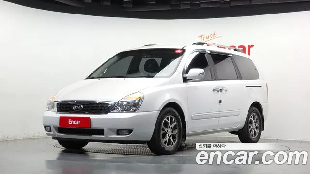 Kia Carnival 2013 thumb 12